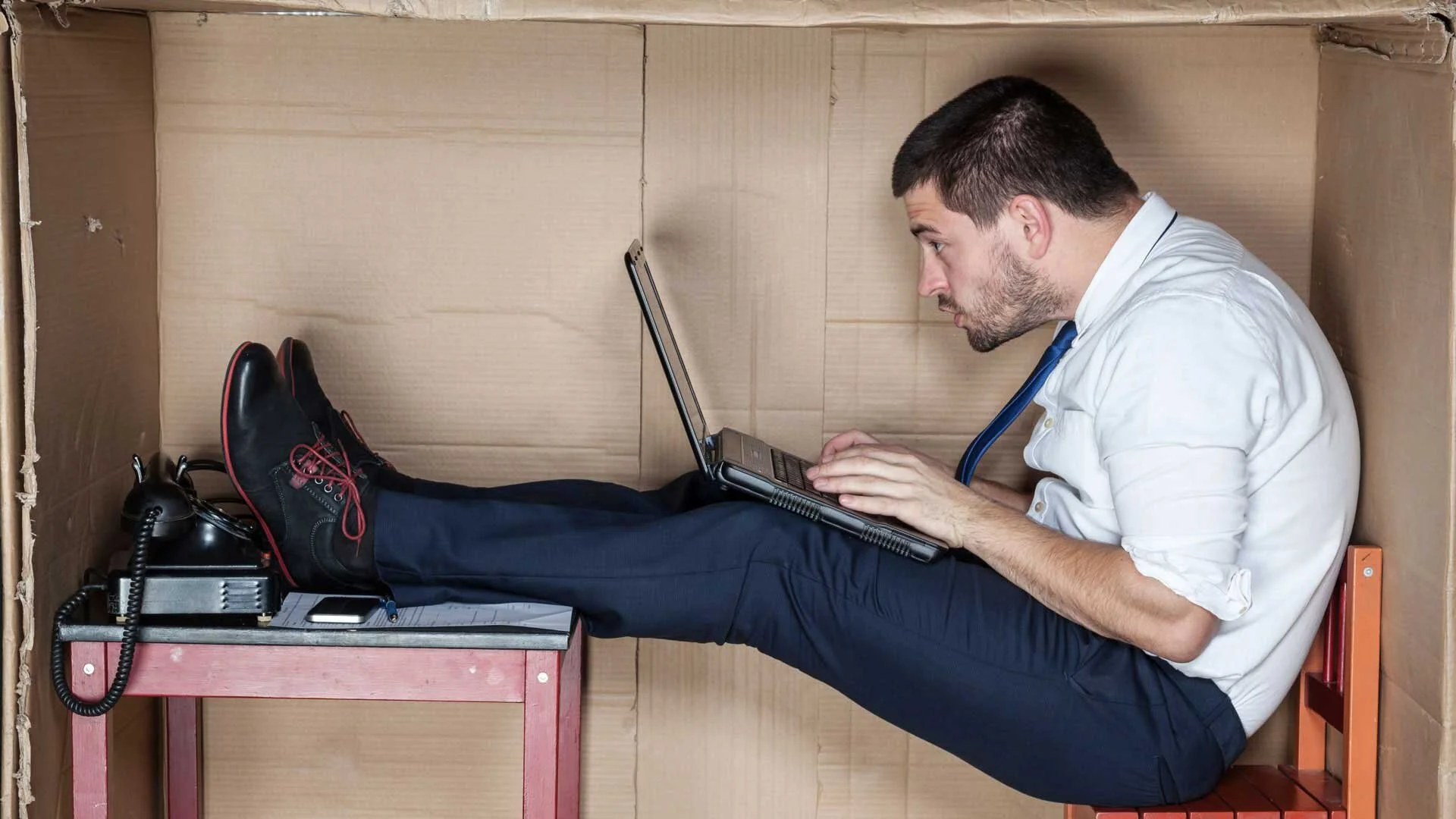 Ofiste Ergonomi: Sağlıklı ve Verimli Çalışma Ortamı Yaratmak